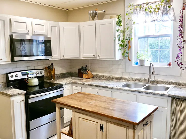 215 Wingate Rd — Photo 2