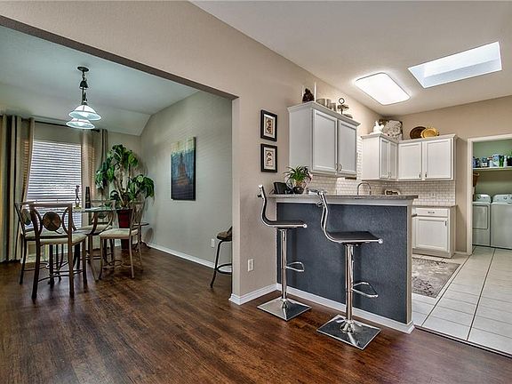 3rd image of 900 Palomino Dr