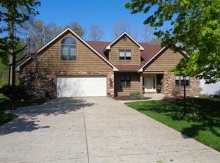 1812 Hollow Creek Ct, Fort Wayne, IN 46814