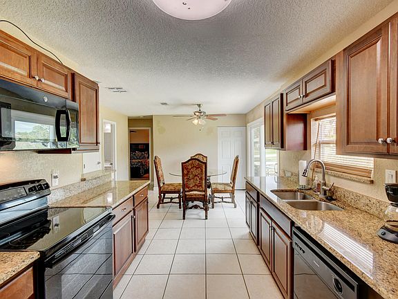 5th image of 849 SE Kendall Ave
