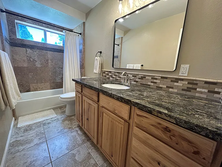 16599 Glenshire Dr — Photo 12