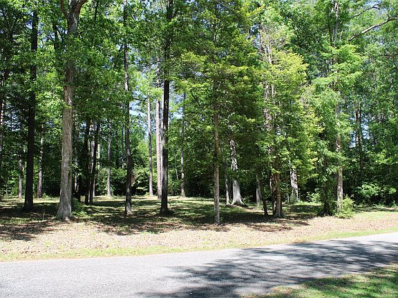 3rd image of 356 Woodsway Cir