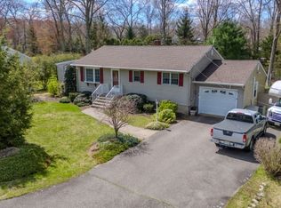 19 Moosepac Ln, Oak Ridge, NJ 07438