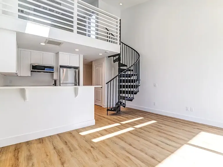 Girard Lofts — Photo 21