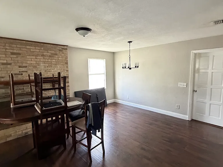 1405 Paula Dr — Photo 5