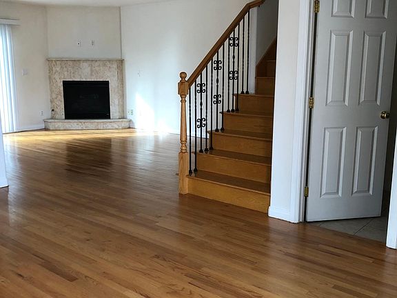 3rd image of 1215 Encino Ave