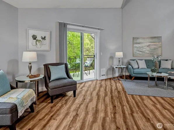 15819 NE Leary Way #D302, Redmond, WA 98052