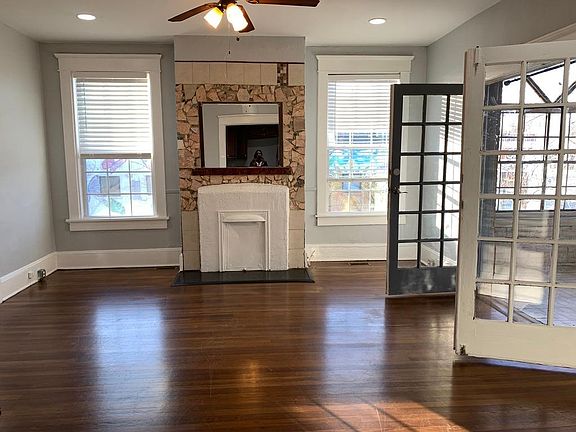 Living room (doors on the right lead to the sunroom)
