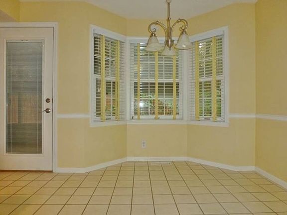 The breakfast area has entry to the screened-in porch!
