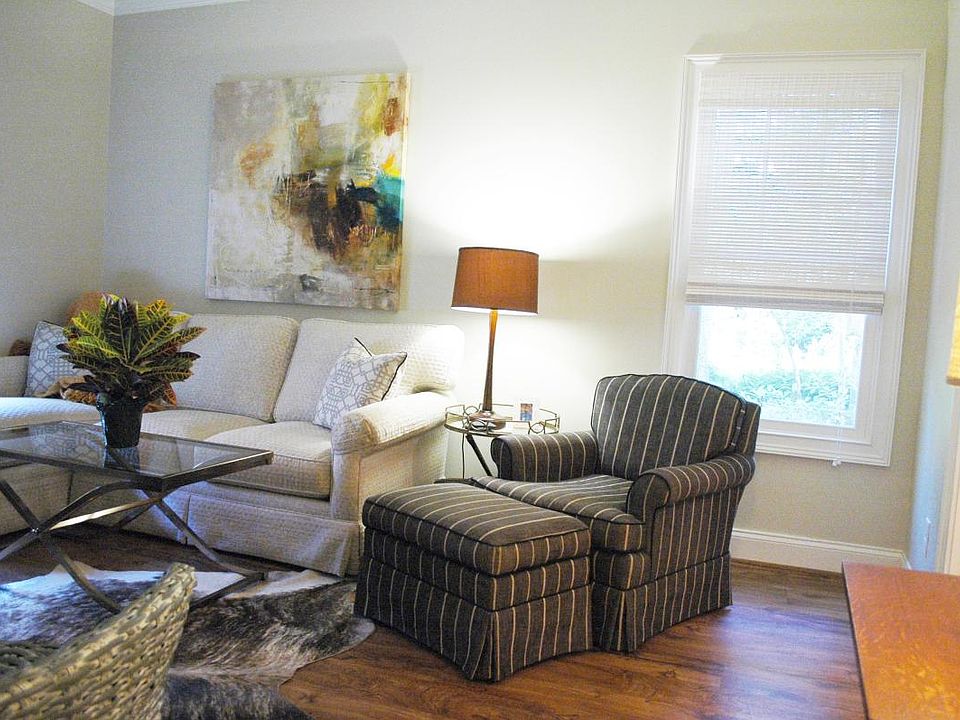 Family Room Photo 1