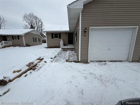 801 S 15th St, Saint Clair, MI 48079