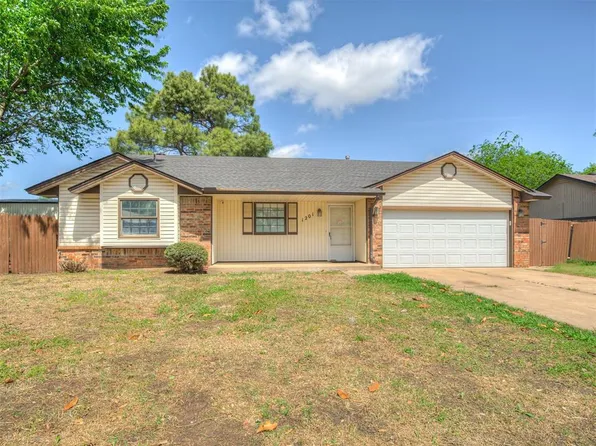 1201 NE 6th St, Moore, OK 73160
