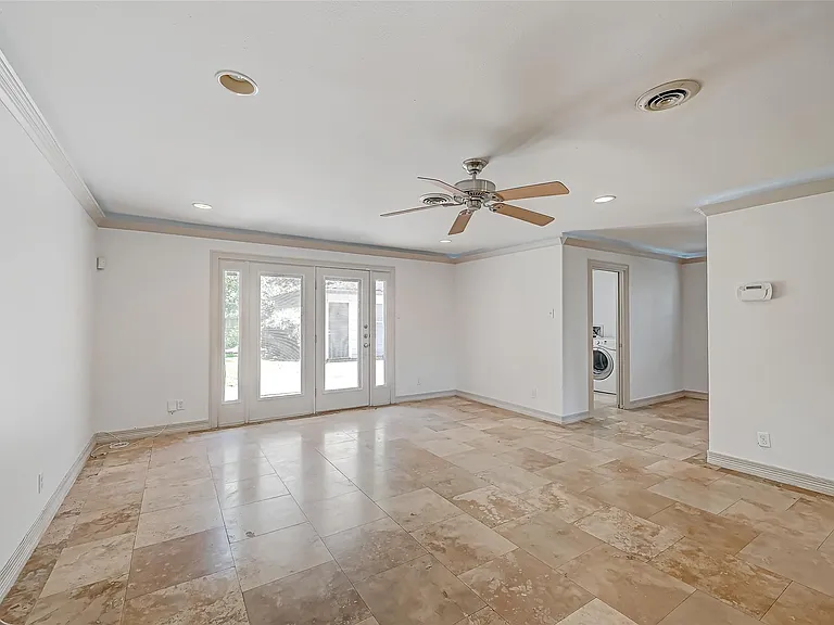 5611 Briarbend Dr — Photo 16