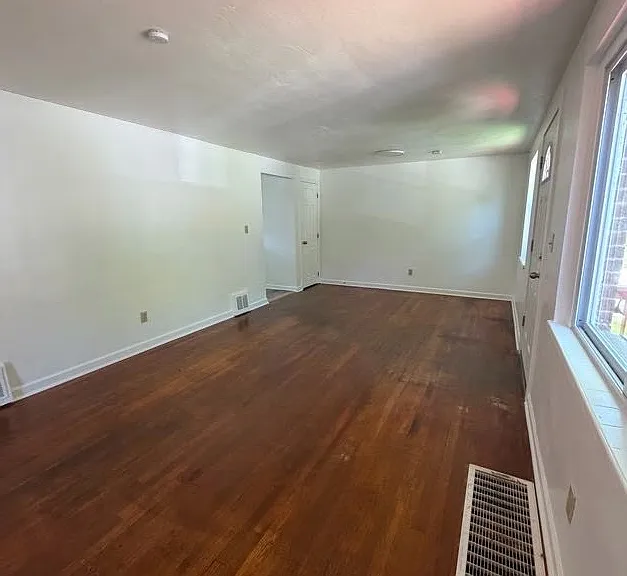 164 Lynnwood Dr — Photo 6