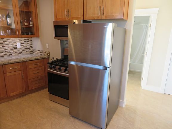 5th image of 5160 Claremont Ave #C1e4091db