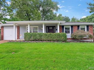 2470 Palm Dr, Florissant, MO 63031