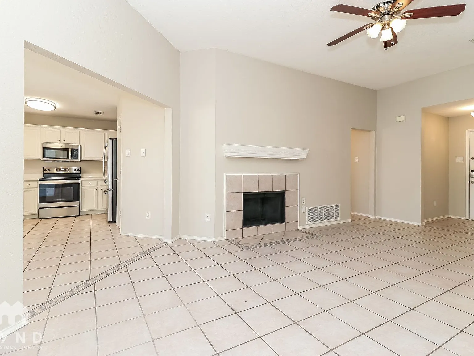 3 bed, 2.0 bath, 1392 sqft, $1,865 — Photo 4