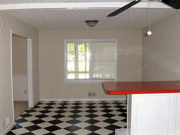 Dining/Breakfast Area