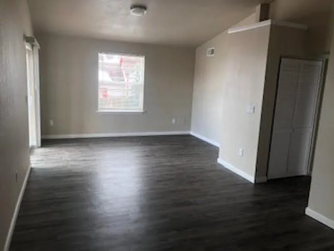 324 W Eaton Ave #D — Photo 8