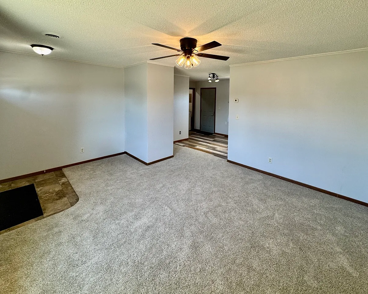 3 bed, 1056 sqft, $1,600 — Photo 2