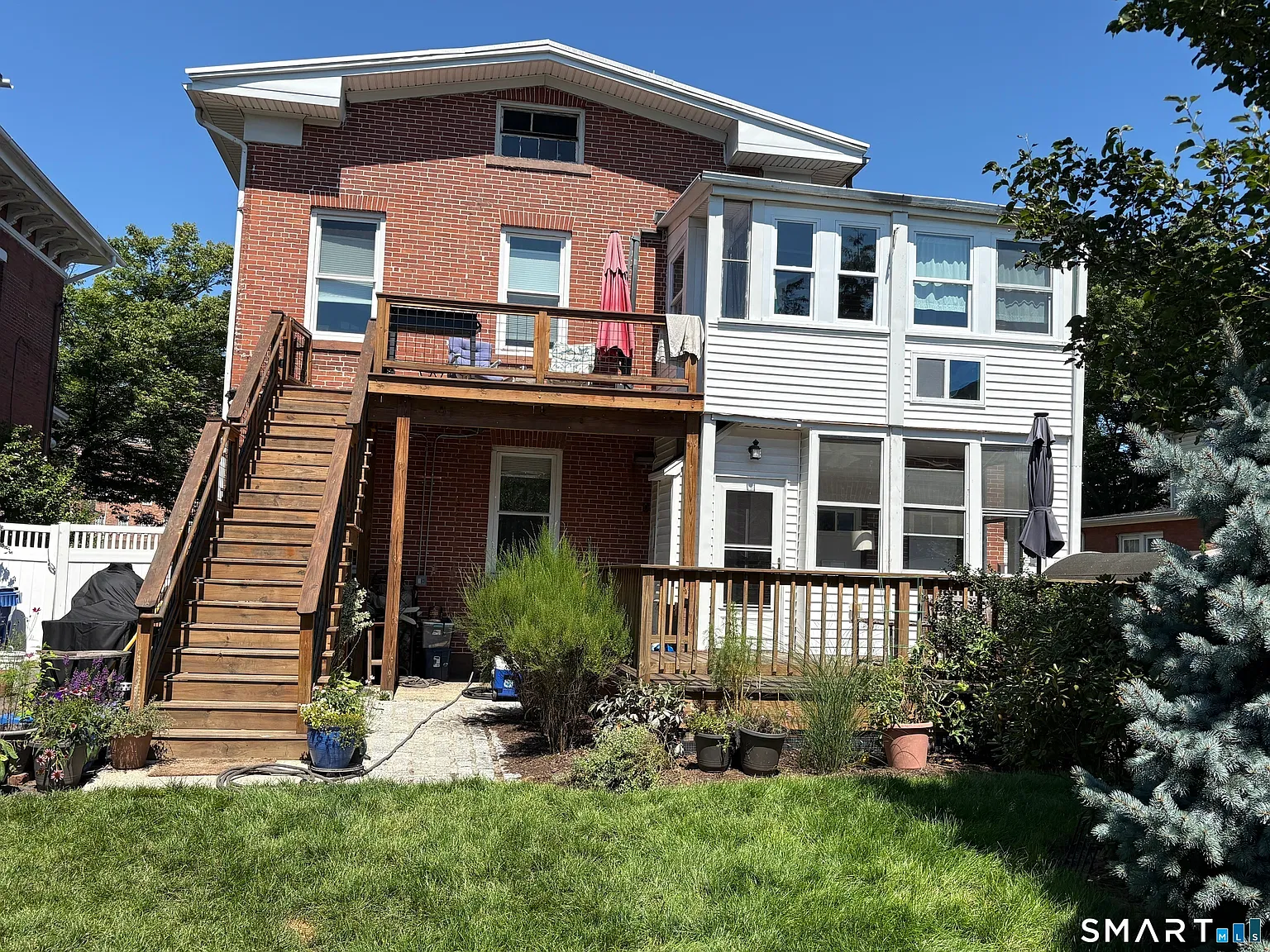 2 bed, 1.0 bath, 2400 sqft, $2,600 — Photo 3