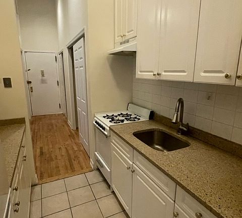 5th image of 156 E 30th St APT 1A