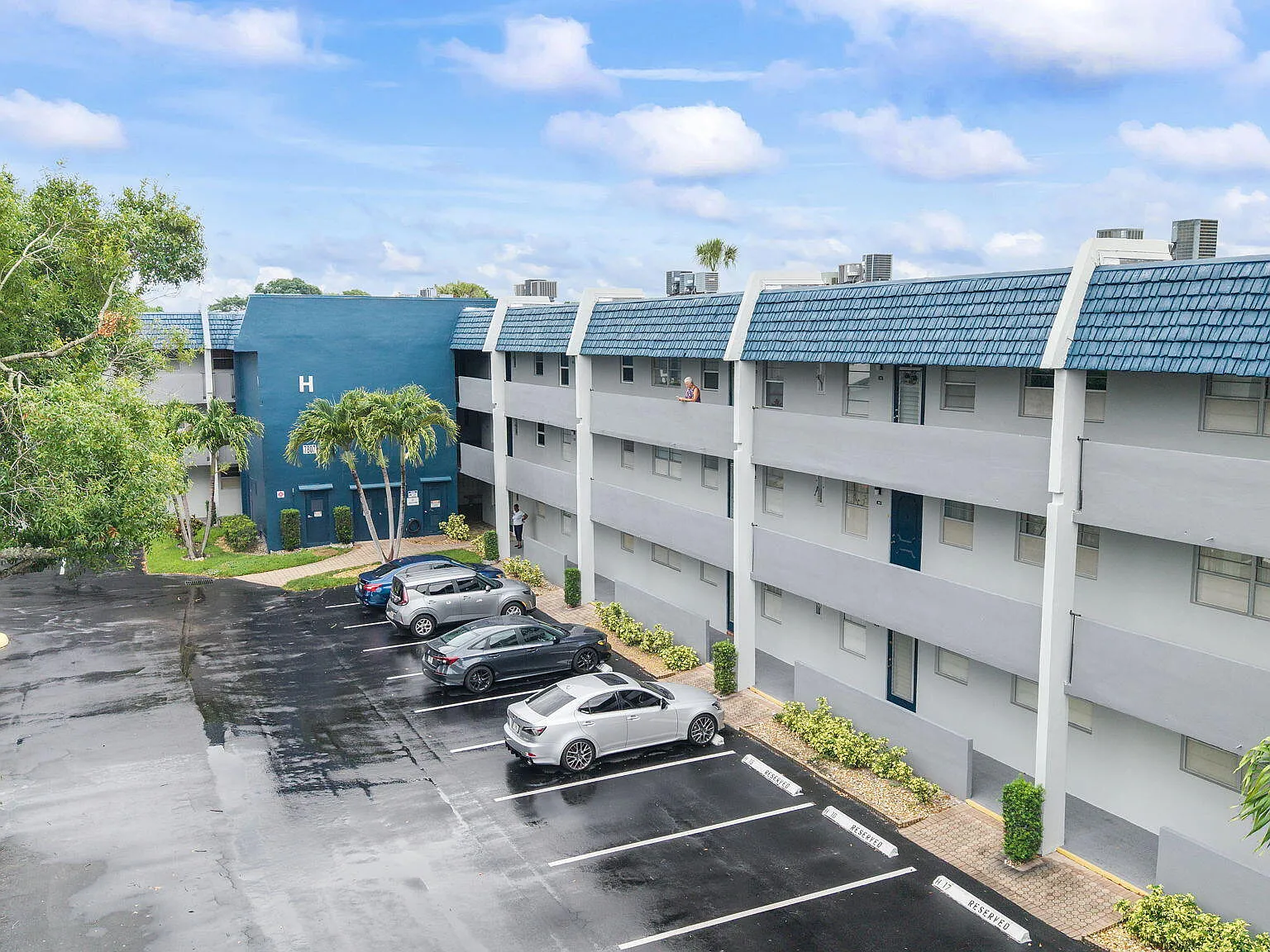 1 bed, 1.5 bath, 775 sqft, $1,350 — Photo 3