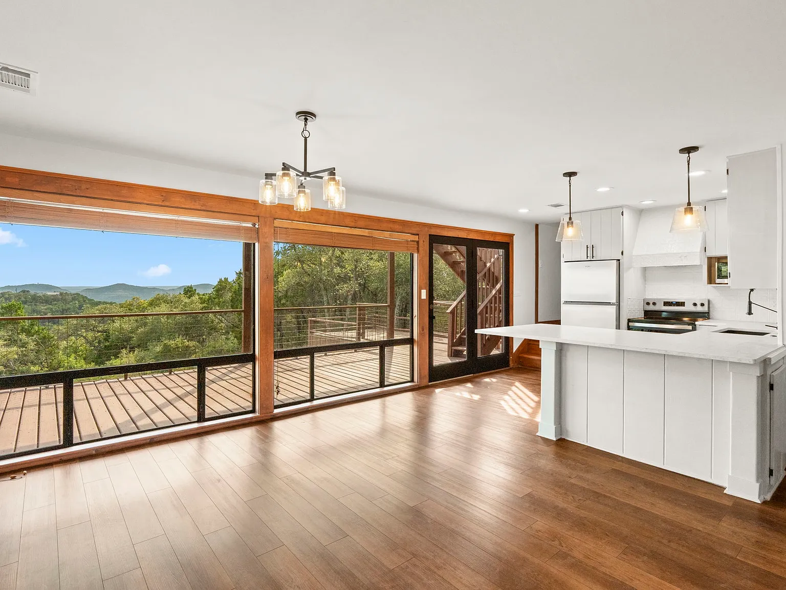 3 bed, 1400 sqft, $3,300 — Photo 4