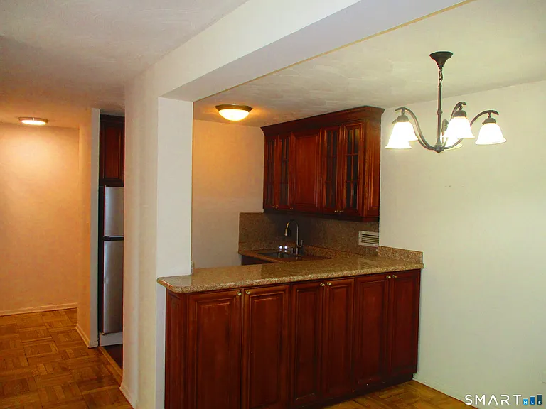 87 Glenbrook Rd #2E — Photo 6