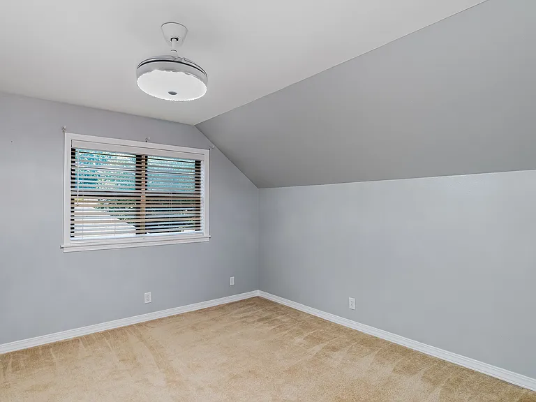 1554 Westbury Dr — Photo 15