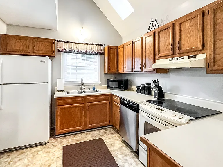 9703 Country Way Rd — Photo 4