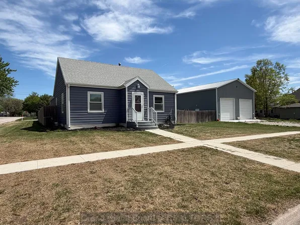 247 4th St, Hampton, NE 68843