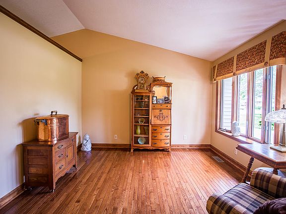 3rd image of 3314 Mulberry Ave