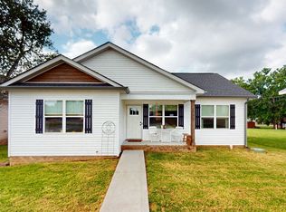 594 Main St, Burns, TN 37029