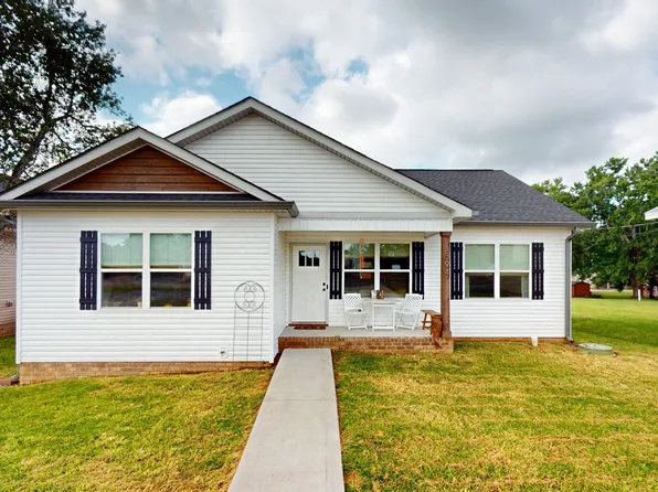 594 Main St, Burns, TN 37029