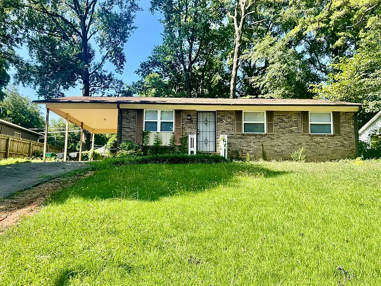 2915 Ravencroft Dr — Photo 1