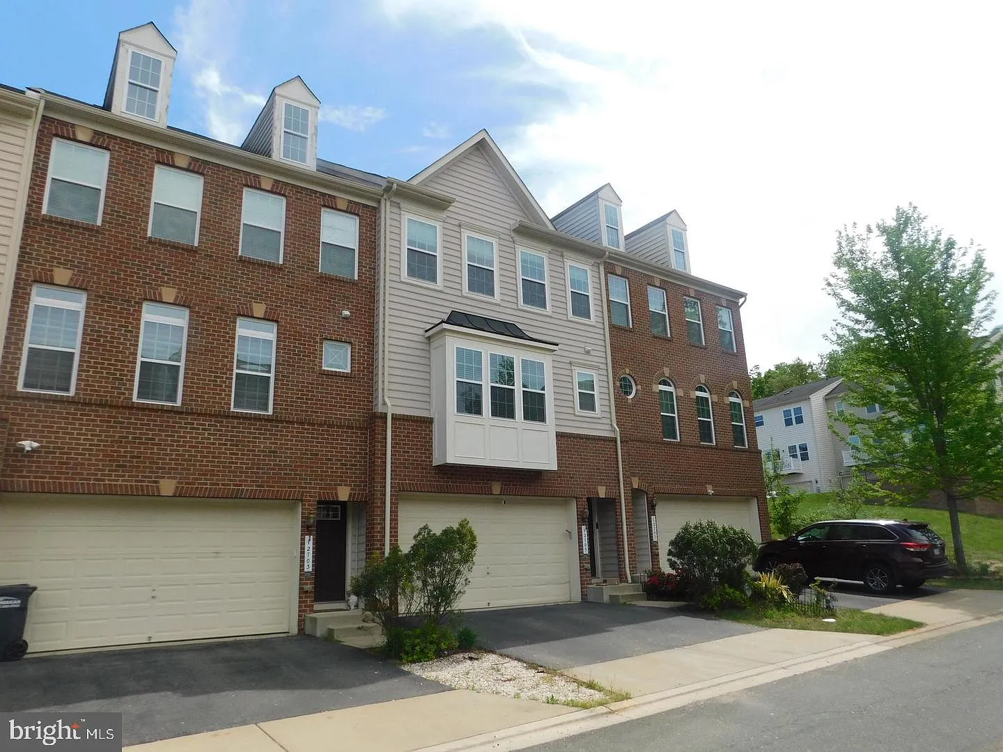 3 bed, 3.5 bath, 2822 sqft, $3,300 — Photo 3