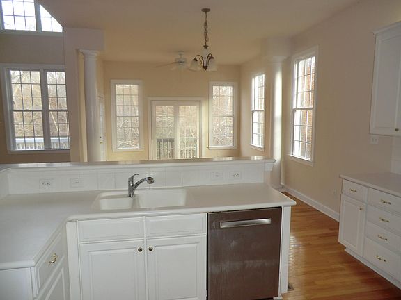 Kitchen island and breakfast area
