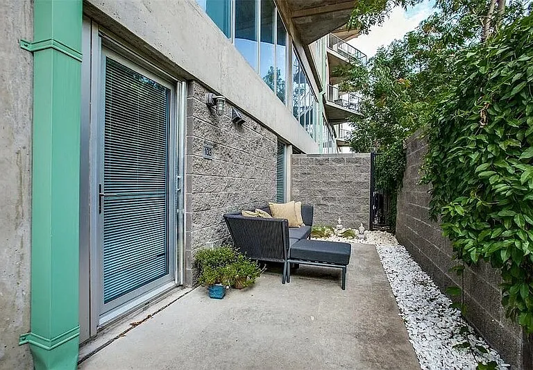 1001 Belleview St #103 — Photo 16