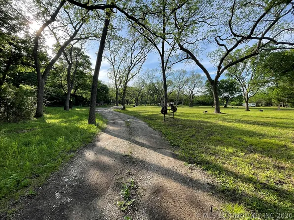 1327 McClain Rd, Ardmore, OK 73401