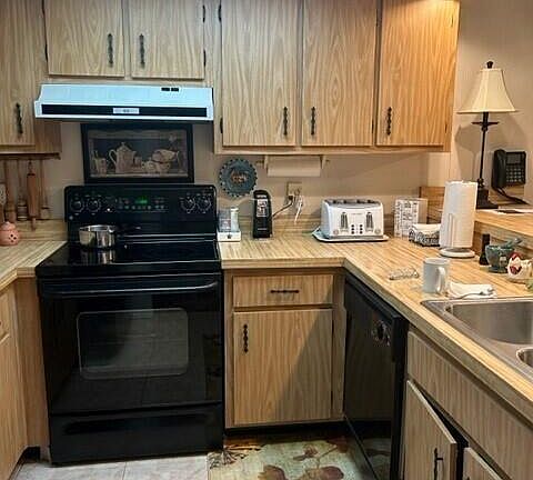2nd image of 121 Club House Blvd