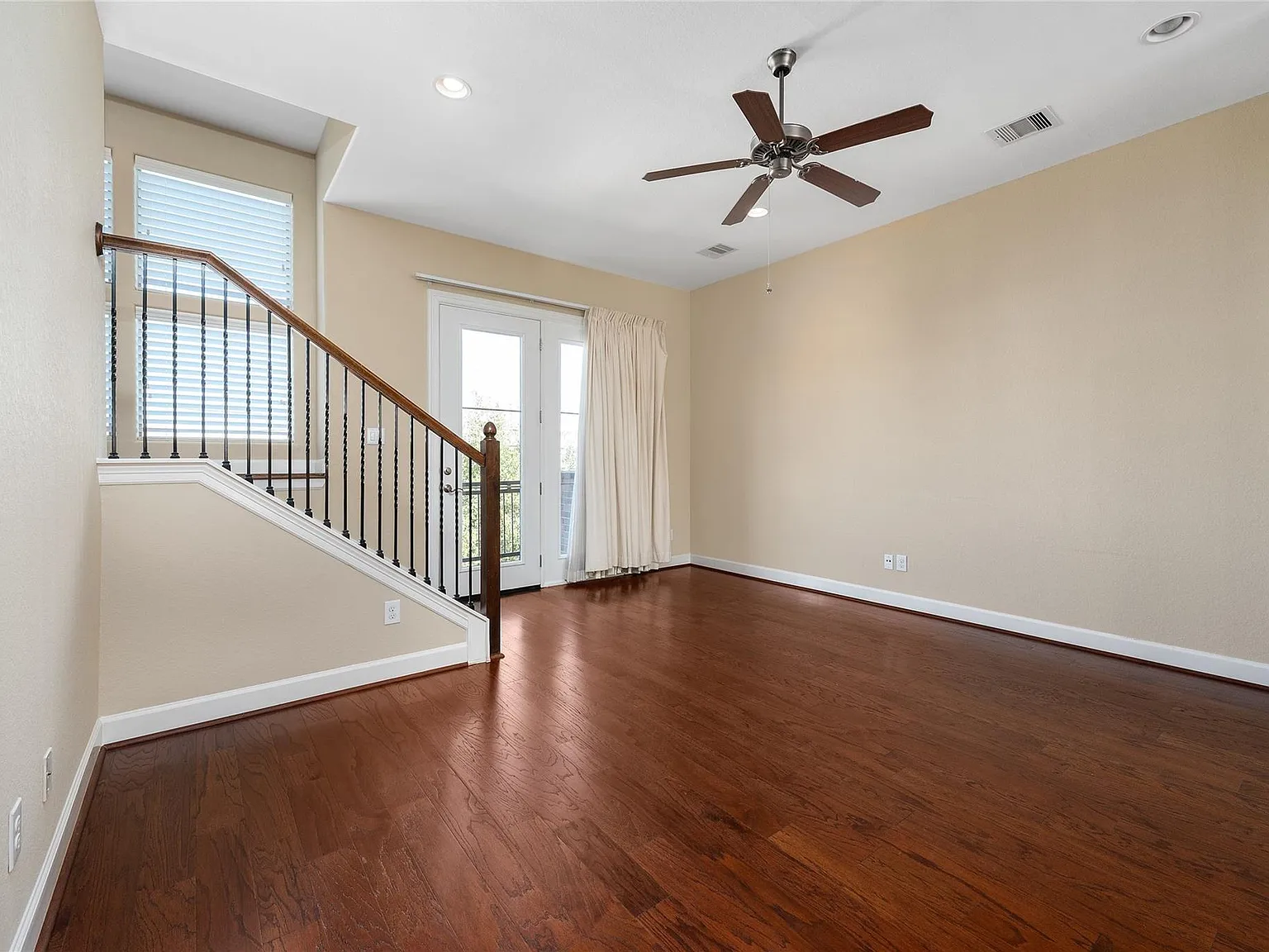 2 bed, 2.5 bath, 1670 sqft, $3,100 — Photo 4