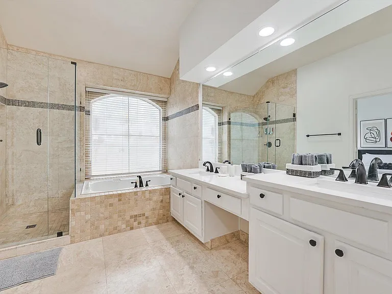 4205 Vista Creek Dr — Photo 24