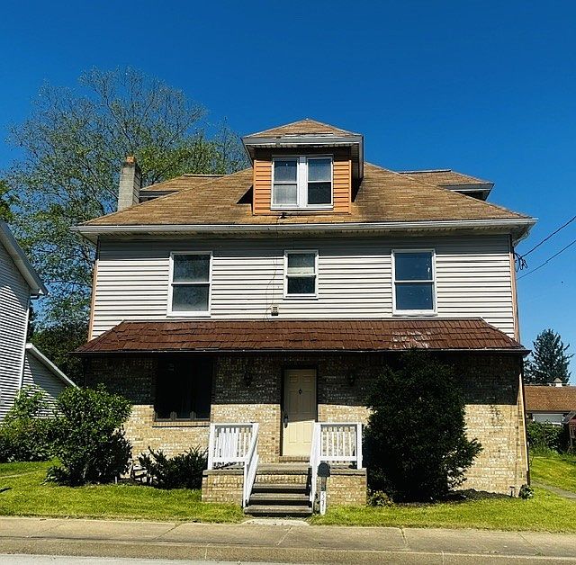 1st image of 321 E 4th St