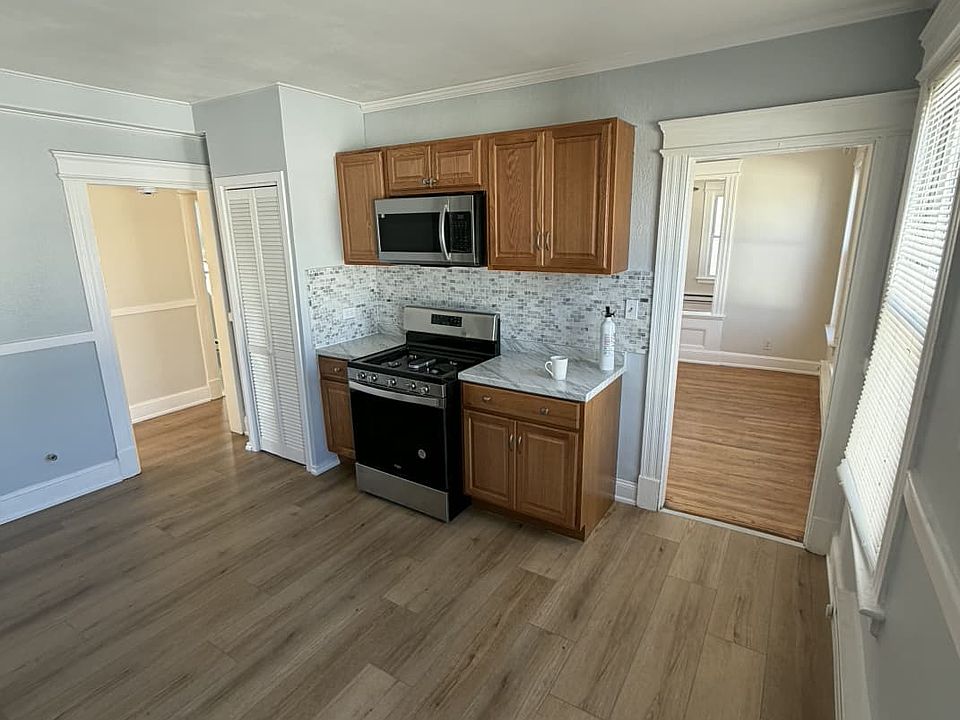 Kitchen 1/3