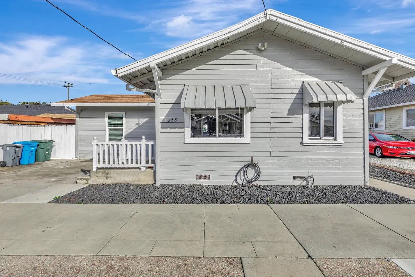 1023 Victoria St photo 1