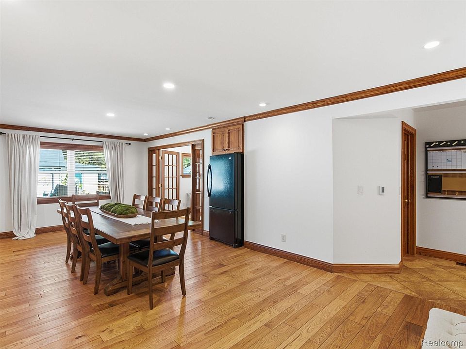1010 Genesee Dr, photo 19