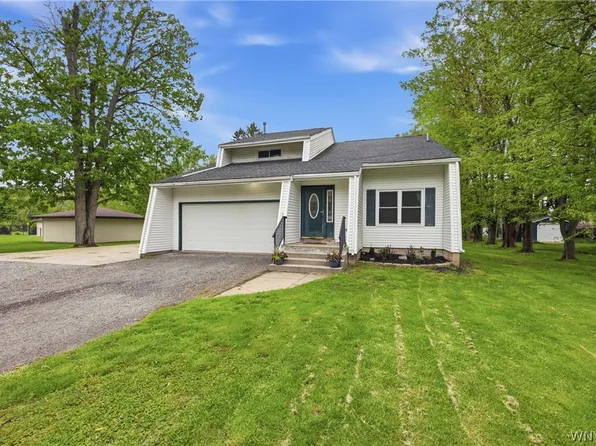 2972 Rosemarie Cir, Newfane, NY 14108