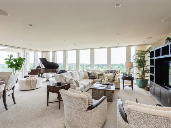 2222 1st Ave NE APT 1001, Cedar Rapids, IA 52402