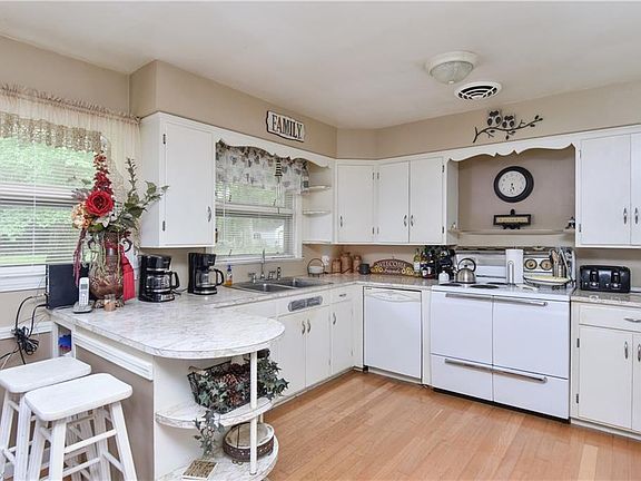 2nd image of 7410 W Parkside Dr
